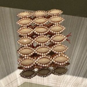 Elegant Gold and Crystal Bracelet